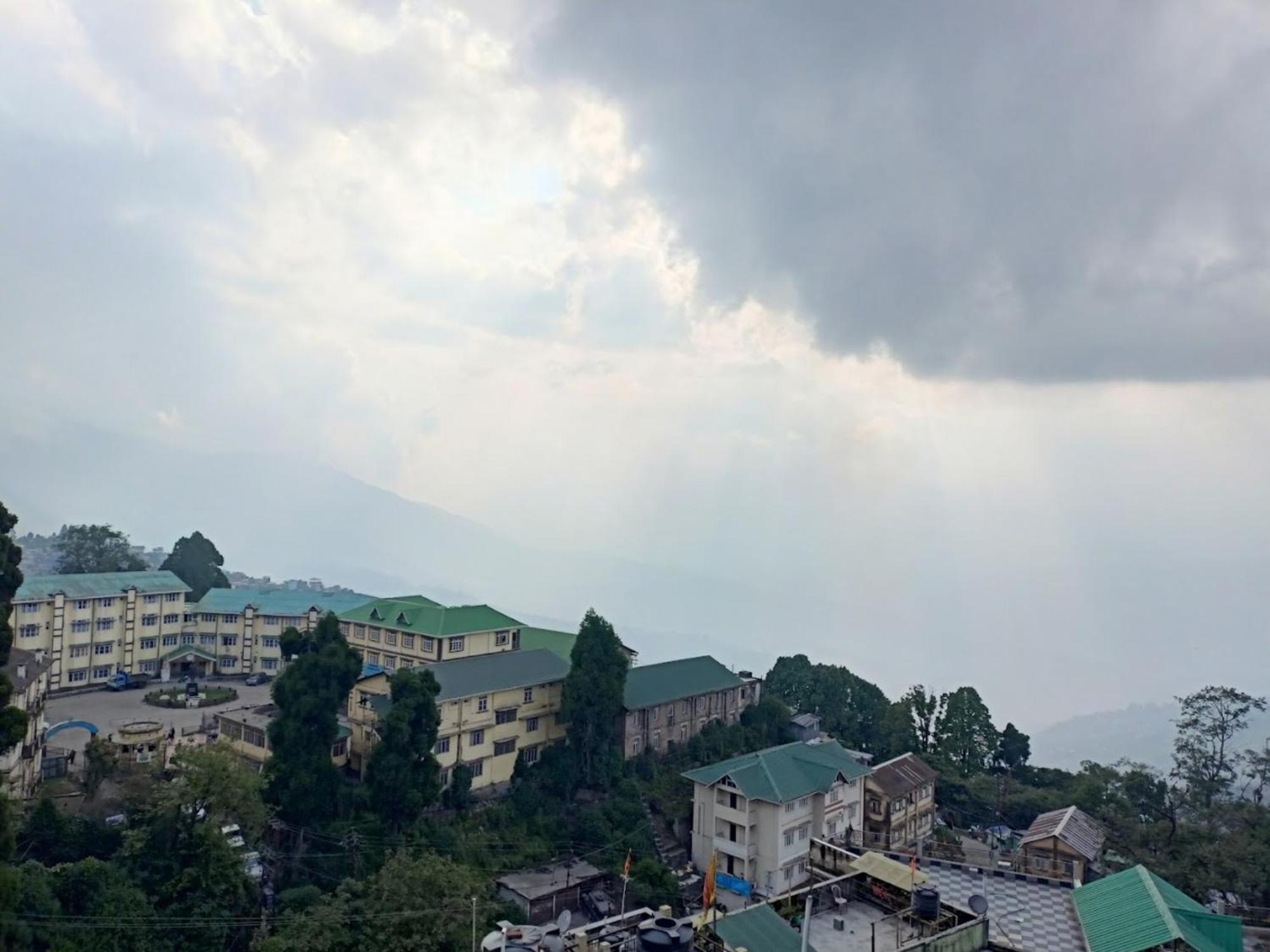 Hotel Pitstop Darjeeling - Excellent Service Recommended & Couple Friendly Экстерьер фото