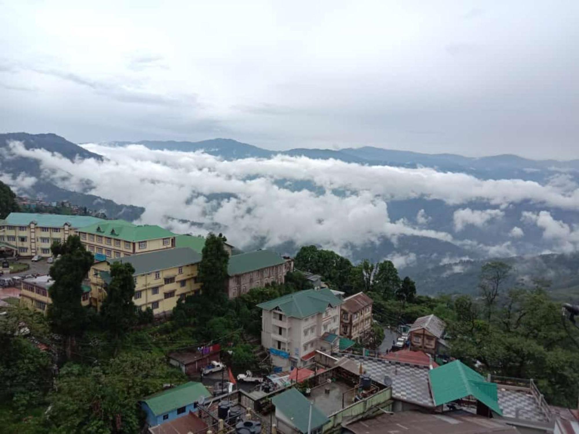 Hotel Pitstop Darjeeling - Excellent Service Recommended & Couple Friendly Экстерьер фото